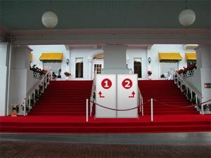 Einlasskontrolle im Theater mit Spanischer Wand organisieren