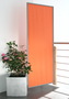 Terracotta Paravent gesteckt an Balkongelnder ber 2x Wand-Clip an Holzbrett