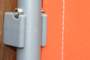 Wand-Clip mit angestecktem Paravent Rahmen an einer Wand.