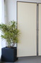 Pflanzgef angesteckt an Stellwand ber  2x Wand-Clip fr windstabilen Raucherbereich
