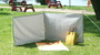 Kleiner Strand-Windschutz 90 x 300 cm hell silbergrau mit Edelstahlstben zum Ausspannen