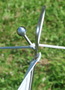 Windstabile Ausspannung vom Premium Strand Windschutz mit Edelstahlstangen 