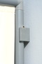 Wandseitige Befestigung einer Stellwand ber 2x Wand-Clip - gezeigt die EInhngung in den oberen Wand-Clip