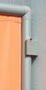 Paravent Rahmen senkrecht zur Montagewand mit Wand-Clip.